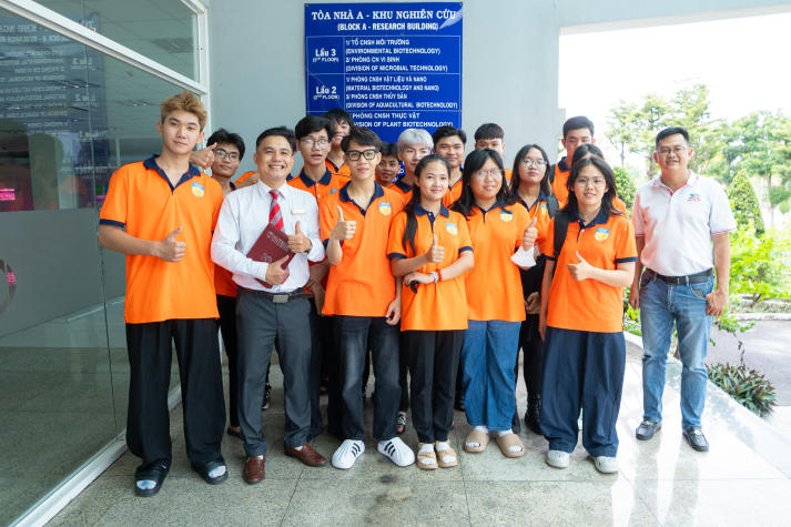 Tân binh Công nghệ sinh học trải nghiệm thực tiễn nghiên cứu tại Trung tâm Công nghệ sinh học TP.HCM 8