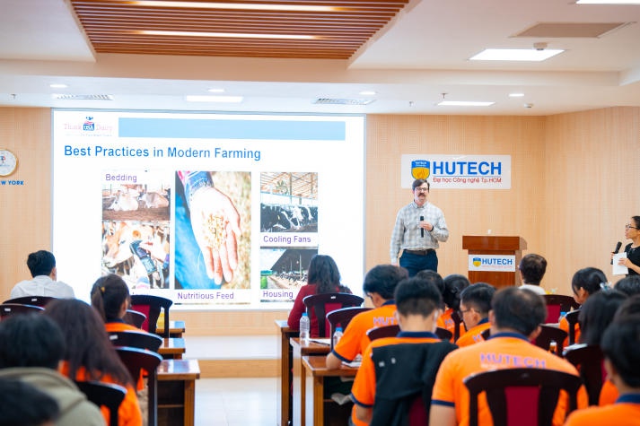 ​Sinh viên Viện Khoa học Ứng dụng HUTECH học cùng chuyên gia Hoa Kỳ về nguyên liệu bơ sữa 100