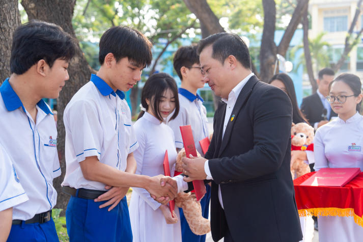 [Ảnh] HUTECH Scholarship Tour 2026 “phủ sóng” học bổng xuyên Việt,  tiếp sức sĩ tử chạm tương lai 216