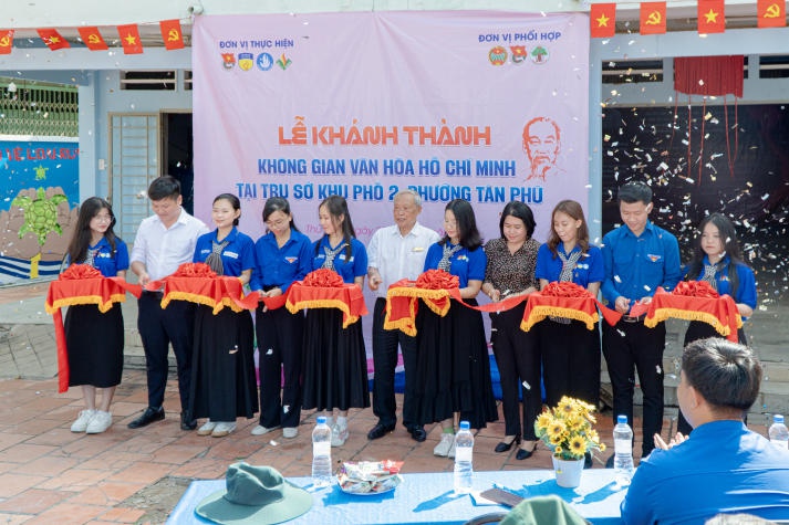 Mùa hè xanh HUTECH 2024: Khánh thành “Không gian văn hóa Hồ Chí Minh” tại phường Tân Phú (TP. Thủ Đức) 13