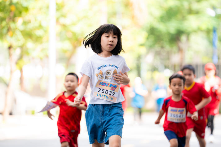 [Video] Sôi động, gắn kết và bùng nổ tại Hội thao Cán bộ - Giảng viên - Nhân viên HUTECH 2025 181
