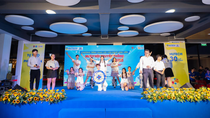 [Video] Hẹn gặp HUTECH-ers tại Ngày hội Truyền thống Sinh viên Thu Duc Campus “NEWBIES SAY HI!” 126