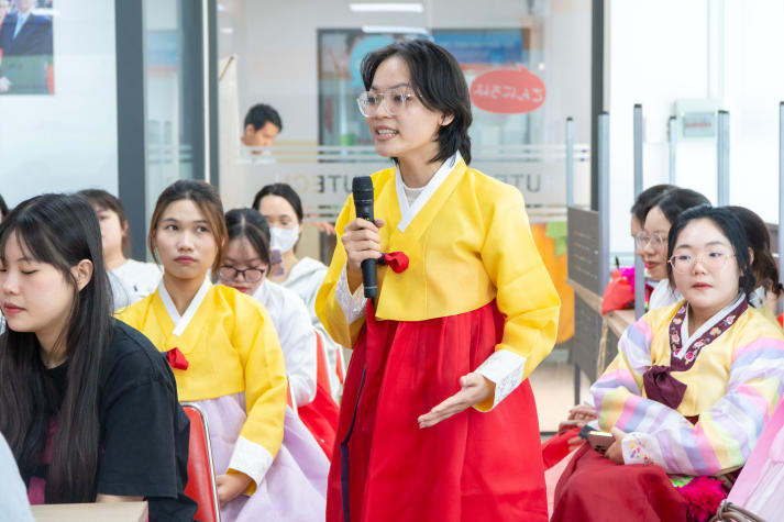 Gặp gỡ Tổng lãnh sự Hàn Quốc, sinh viên Khoa Hàn Quốc học được tiếp thêm động lực học tập 83