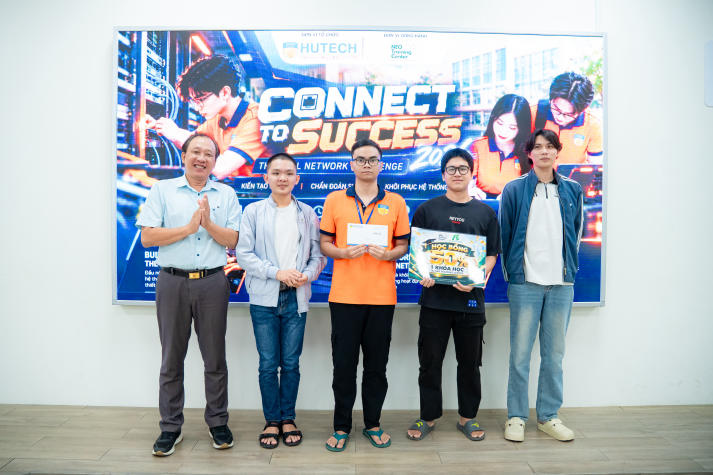 Sinh viên Công nghệ thông tin “thực chiến” xử lý sự cố mạng Cisco 83
