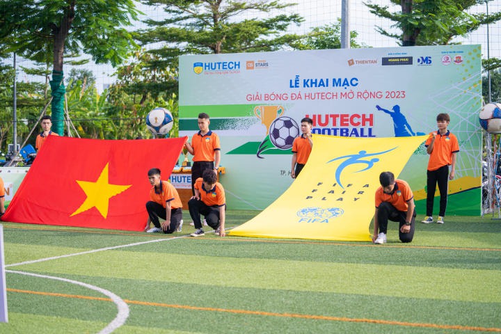 [HUTECH Football Cup 2023] Sôi động lễ khai mạc và các lượt trận Vòng bảng đầu tiên 17