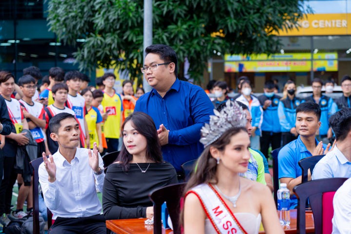 [Giải Thể thao Chào đón Tân sinh viên] Sôi nổi khai mạc và khởi tranh nội dung chạy Việt dã với hơn 1000 vận động viên 32