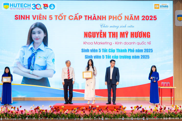 Sinh viên HUTECH tiếp tục khẳng định vai trò tiên phong trong phong trào rèn luyện toàn diện năm học 2024-2025 54