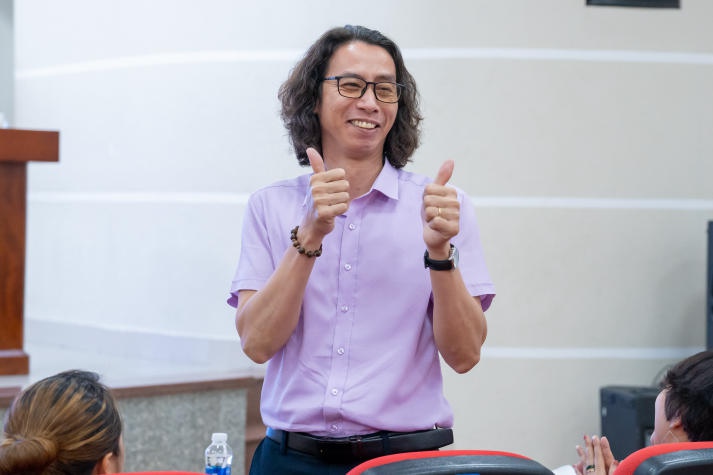 Sinh viên Tâm lý học HUTECH tổ chức talkshow tâm lý và báo cáo dự án chăm sóc sức khoẻ tinh thần “Sóng ấm lan toả” 24