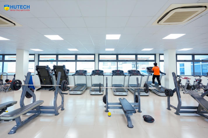 Sinh viên HUTECH thoả sức rèn luyện thể chất tại hệ thống phòng gym đa năng, hiện đại 20