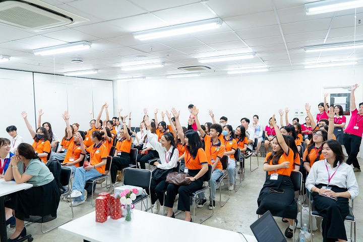 Sinh viên Khoa Nhật Bản học tích luỹ kiến thức thực tế hữu ích từ chuyến tham quan Trung tâm mua sắm AEON Bình Tân 105