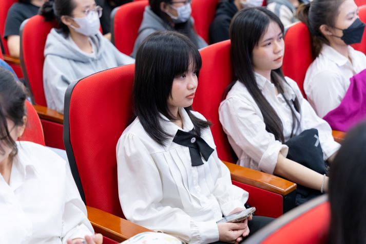 Sinh viên Khoa Hàn Quốc học HUTECH tích lũy kiến thức về văn hóa doanh nghiệp Hàn Quốc và kỹ năng viết CV bằng tiếng Hàn 85