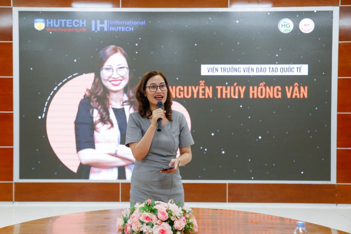 TS. Nguyễn Thúy Hồng Vân bày tỏ niềm tự hào trước sự ra đời của “đứa con tinh thần” 