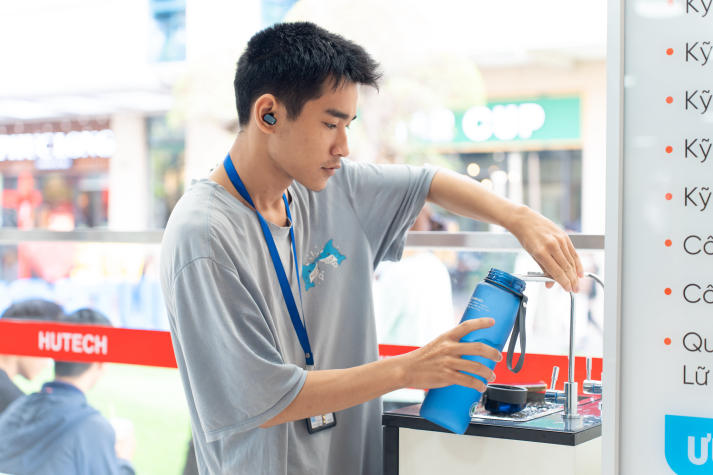 Hệ thống nước uống tinh khiết chính thức đi vào hoạt động, nâng cao tiện ích cho sinh viên HUTECH 76