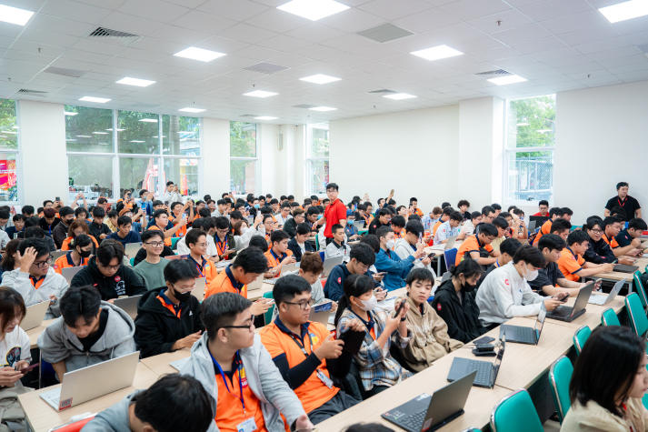 Sinh viên Khoa Công nghệ thông tin khám phá ứng dụng AI trên laptop ASUS thế hệ mới 41