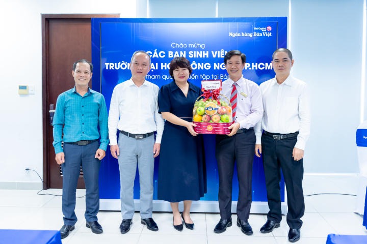 [Video] Sinh viên Khoa Luật HUTECH gặp gỡ chuyên gia, tìm hiểu cơ hội nghề nghiệp tại Ngân hàng Bản Việt 38