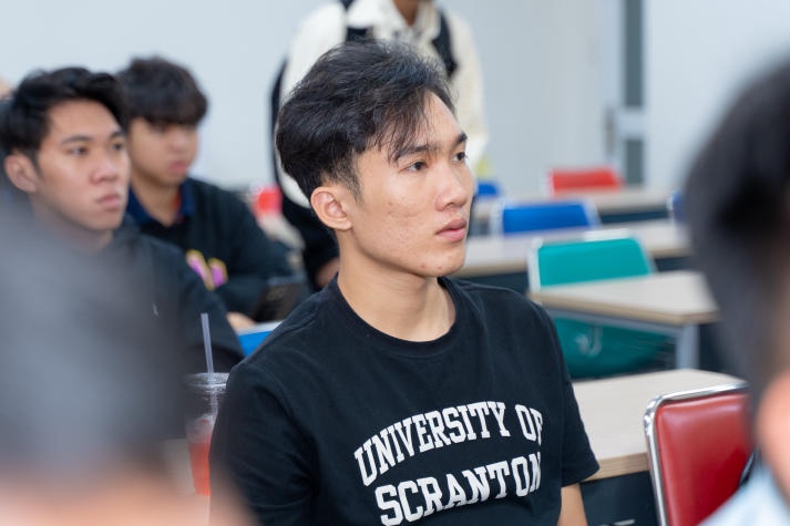 Sinh viên Khoa Xây dựng HUTECH tìm hiểu giải pháp chống thấm công nghệ Việt 92