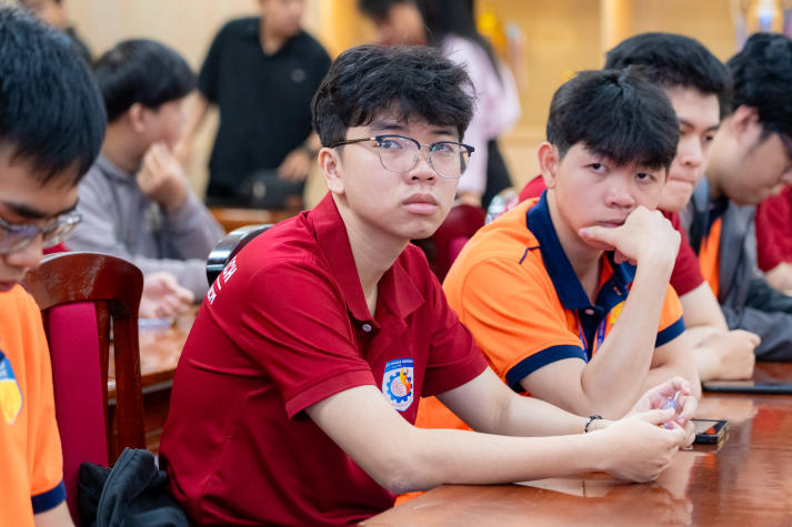 Cập nhật xu hướng nhà máy thông minh: Sinh viên Viện Kỹ thuật HUTECH sẵn sàng cho kỷ nguyên robot 54