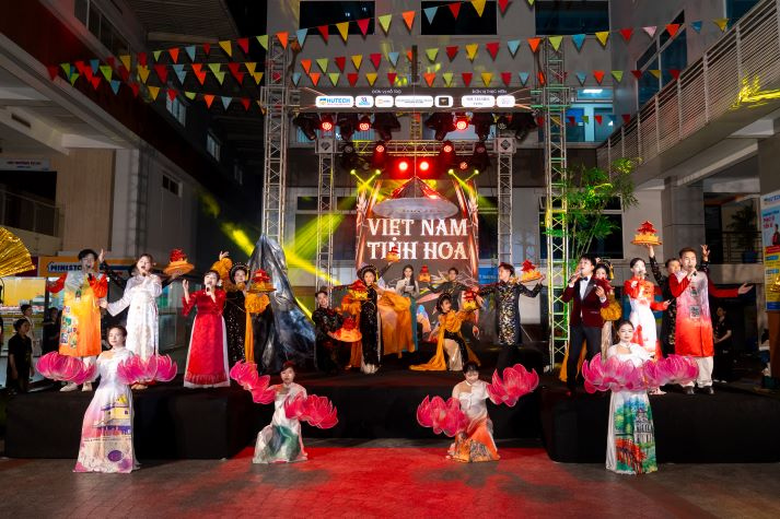 Biến đồ án tốt nghiệp thành sân khấu thực cảnh, sinh viên Quản trị sự kiện kể chuyện Việt bằng cảm xúc 111