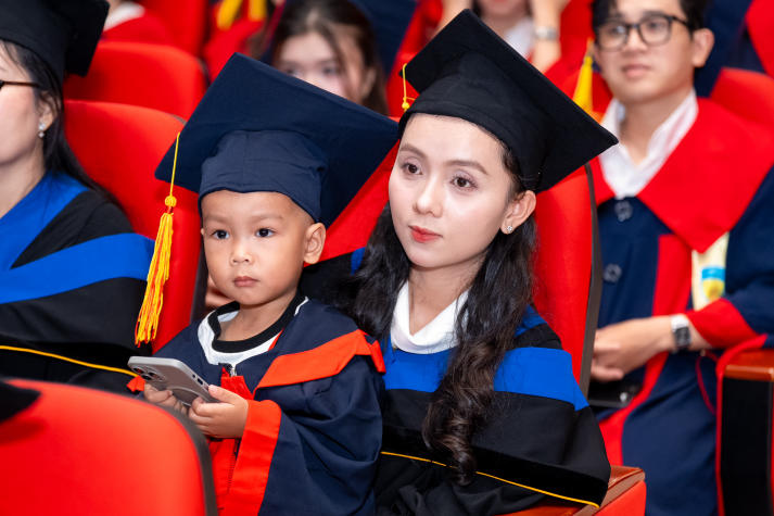 Từ giảng đường đến hành trình học tập suốt đời của tân khoa HUTECH 27