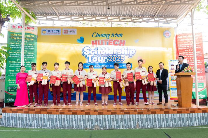 [Video] HUTECH trao 11 suất học bổng 25% học phí toàn khóa cho học sinh Trường THCS-THPT Hoa Sen tại Scholarship Tour 2025 26