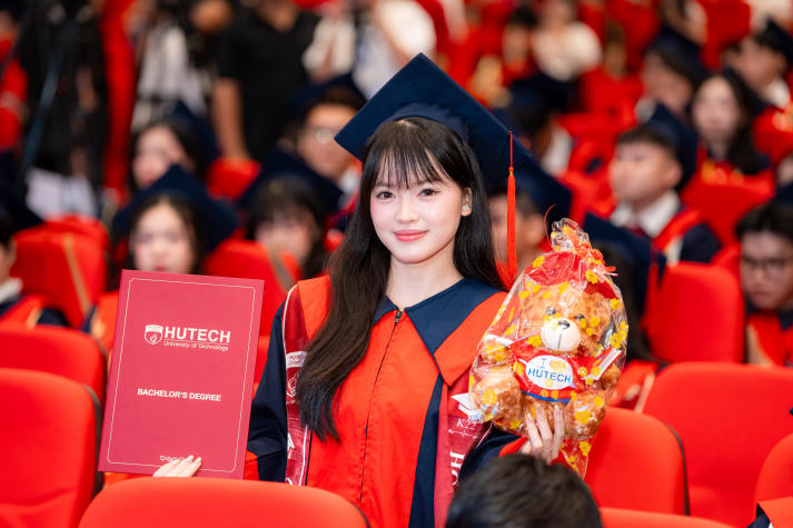 Lễ trao bằng tốt nghiệp Đợt 4 chờ đón các tân khoa HUTECH 338
