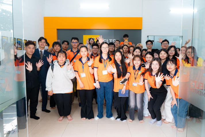 Gắn kết thực tiễn tại IELTS Mentor: Sinh viên Khoa Tiếng Anh nuôi dưỡng năng lực và đam mê nghề nghiệp 54