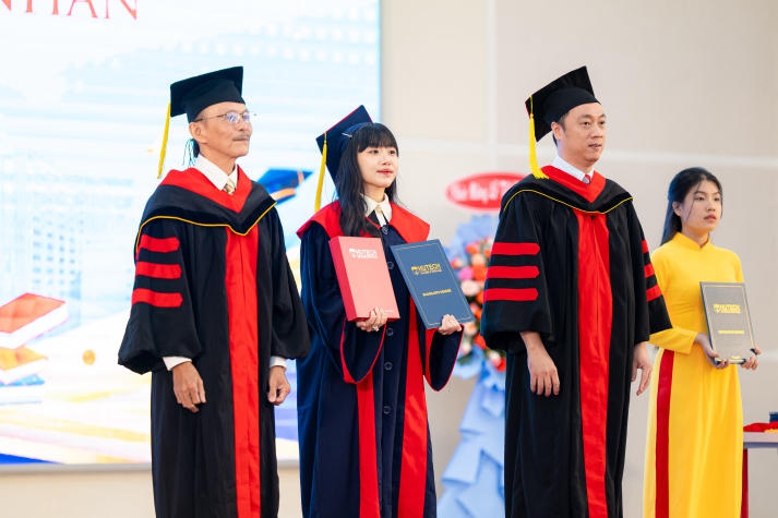 Hoa khôi Sinh viên Thế giới 2019 Nguyễn Thị Thanh Khoa dự định sẽ học tiếp thạc sĩ tại HUTECH 176