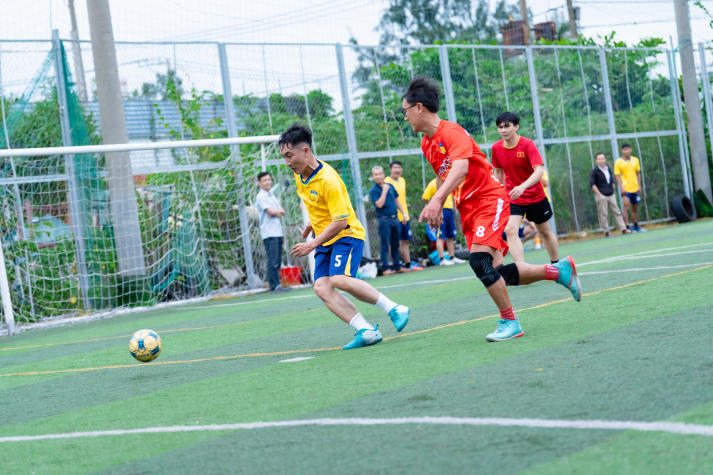[Hội thao CB-GV-NV HUTECH 2025]: Bóng đá nam ra quân, kịch tính ngay loạt trận mở màn 66