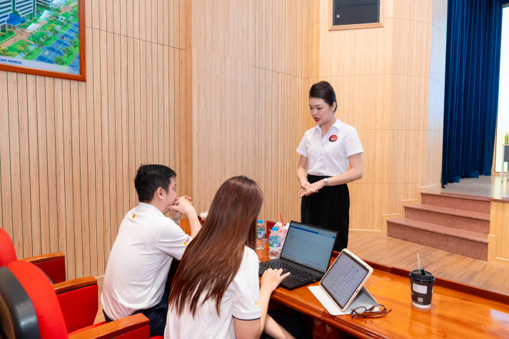 Sinh viên HUTECH thử sức cùng quy trình tuyển dụng tiếp viên hàng không ngay tại trường 60