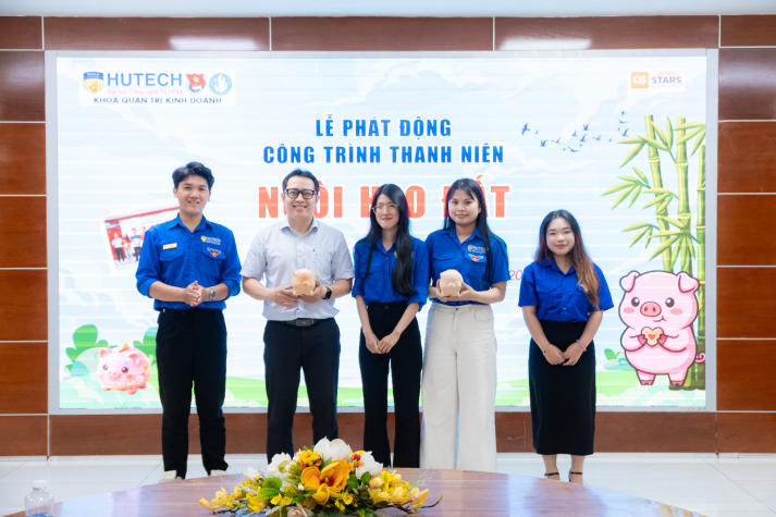 Sinh viên Khoa Quản trị kinh doanh “Nuôi heo đất”, gây quỹ yêu thương 60