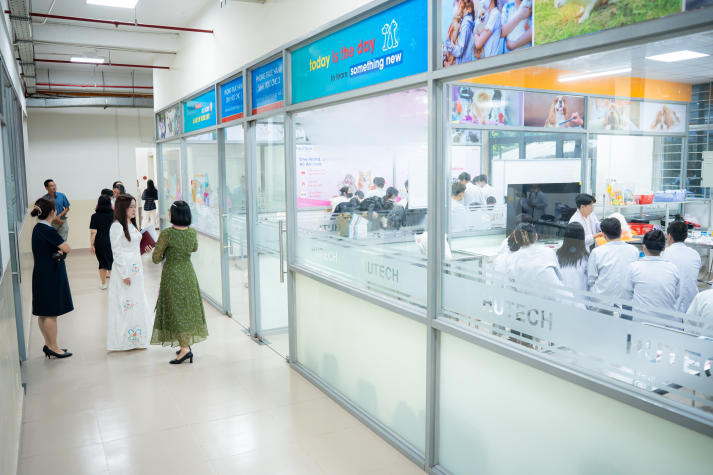 HUTECH and Adelaide University discuss cooperation in Veterinary Science and Engineering 69