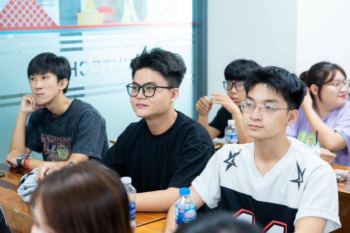 Sinh viên Ngôn ngữ Anh HUTECH “chạm” vào thế giới Hospitality cùng đàn anh trong nghề 31