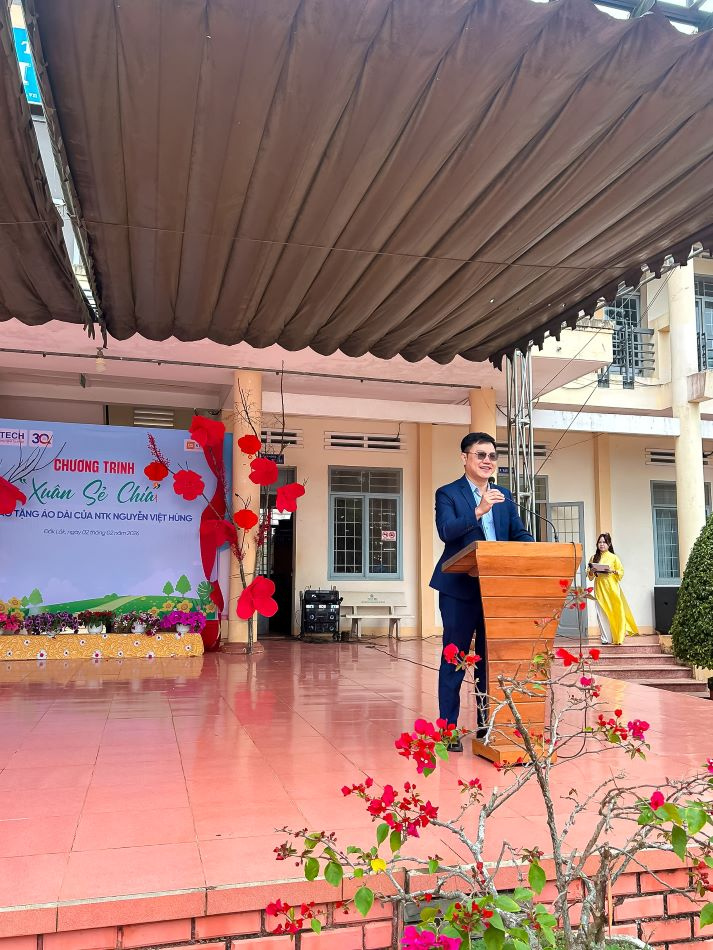 Mang hơi ấm mùa xuân đến học đường: HUTECH tổ chức Xuân sẻ chia 2026 tại Đắk Lắk 12