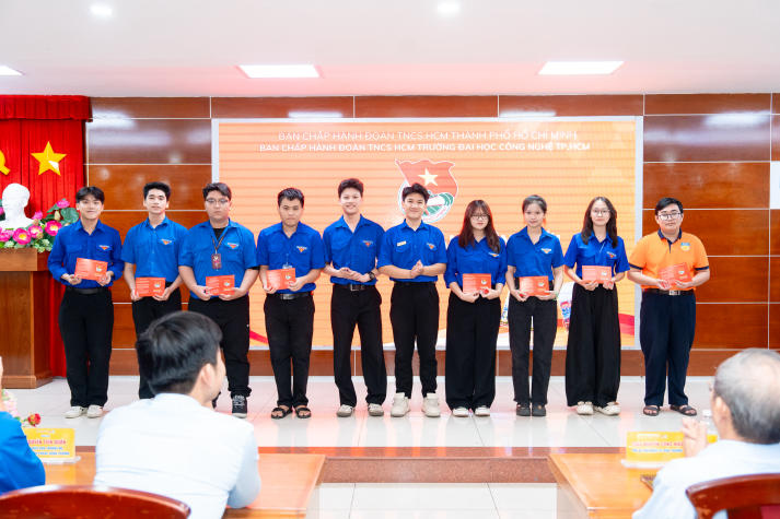 Lễ kết nạp Đoàn viên HUTECH: Bồi đắp lý tưởng, lan tỏa tinh thần trách nhiệm của tuổi trẻ 49