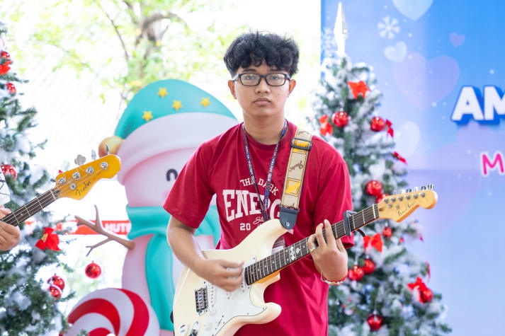 Sinh viên HUTECH chìm đắm trong những giai điệu giáng sinh và trò chơi sôi nổi tại Amazing Weekend tháng 12 39
