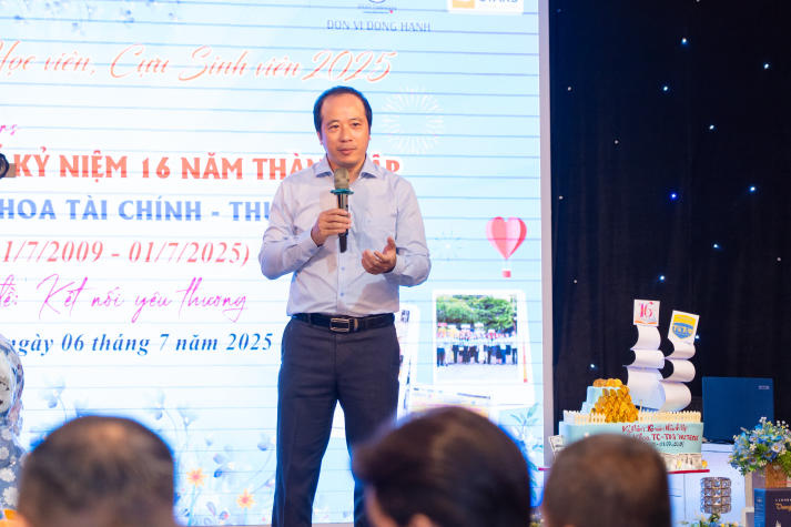 Khoa Tài chính - Thương mại kỷ niệm 16 năm thành lập với nhiều dấu ấn tự hào 31