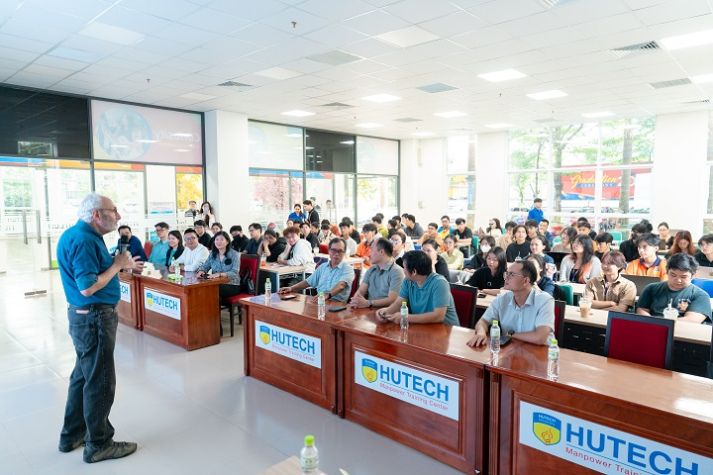 Talkshow “On Designs, Designing, and Designers”: Góc nhìn toàn diện về nghề thiết kế từ chuyên gia quốc tế 57