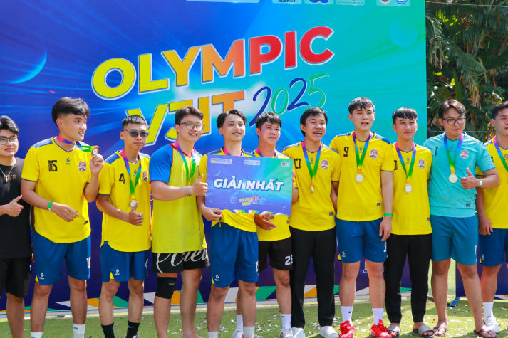 Hơn 400 vận động viên VJIT khí thế bước vào Lễ khai mạc Olympic 2025 55