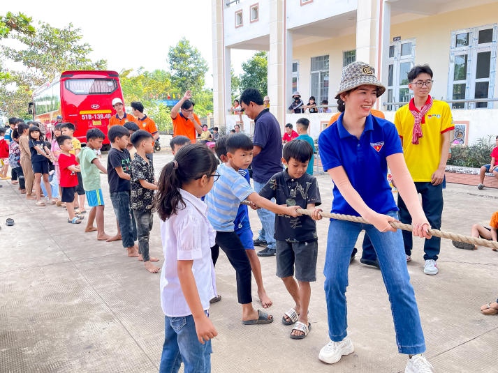 “Xuân biên giới 2025”: Mang mùa xuân yêu thương đến với người dân tại tỉnh Bình Phước 42