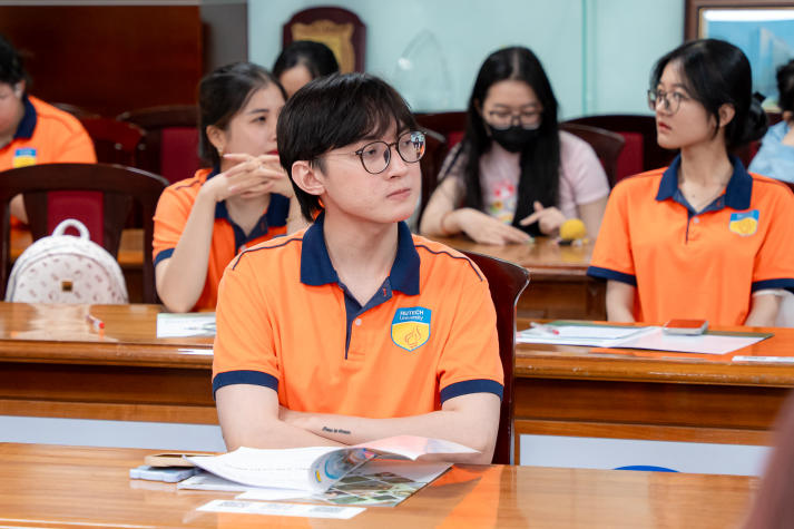 Sinh viên HUTECH trang bị “tấm khiên” bảo vệ sức khoẻ lúc giao mùa cùng chuyên gia 69