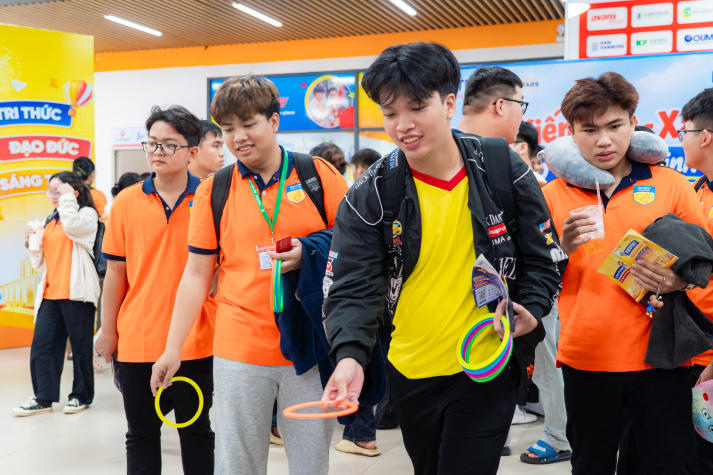 “HUTECH - Newbies Say Hi!” mở màn năm học mới với loạt trải nghiệm đa sắc 139