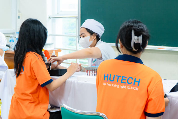 HUTECH tổ chức khám sức khỏe miễn phí dành cho sinh viên toàn trường 80