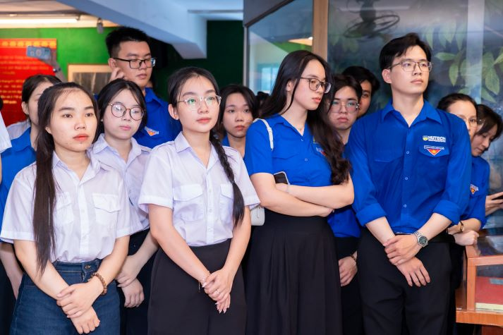 Tuổi trẻ HUTECH dâng hoa tưởng nhớ Bác, tiếp nối giá trị lịch sử và tinh thần cống hiến 62