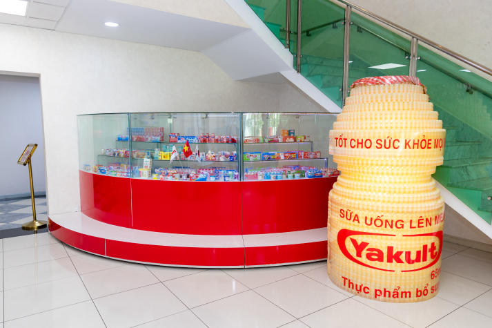 Sinh viên Viện Kỹ thuật tiếp cận quy trình sản xuất và công nghệ vi sinh tại Nhà máy Yakult Việt Nam 20