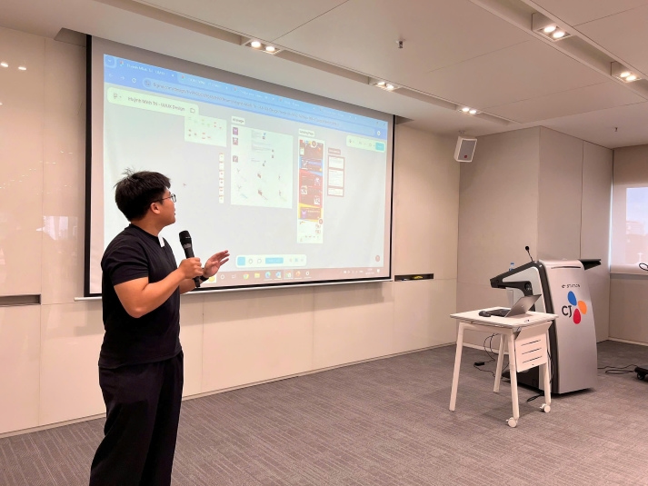 Sinh viên Khoa Công nghệ thông tin tỏa sáng tại “Design Your Future 2025” với thiết kế ấn tượng 12