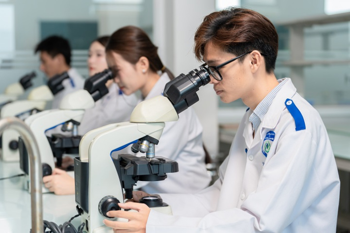 [Video] Học tập thực tiễn, phát triển toàn diện và hội nhập: 3 điểm cộng của HUTECH thu hút Gen Z 27