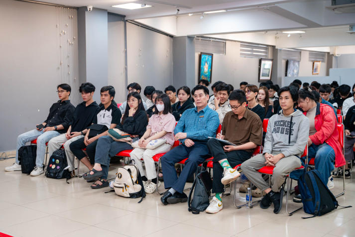 Sinh viên Thiết kế đồ họa HUTECH tích lũy kỹ năng nghề minh họa từ chuyên gia ngành xuất bản 63