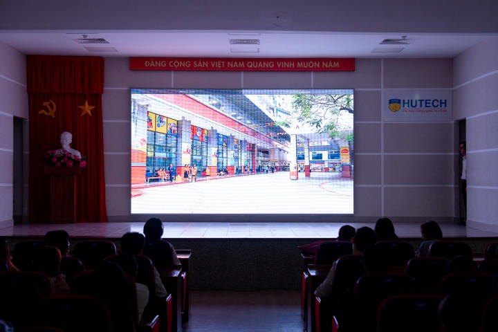 Sinh viên Tâm lý học HUTECH “trình làng” nhiều sản phẩm quảng cáo độc đáo trong buổi công chiếu đồ án cuối kỳ 65