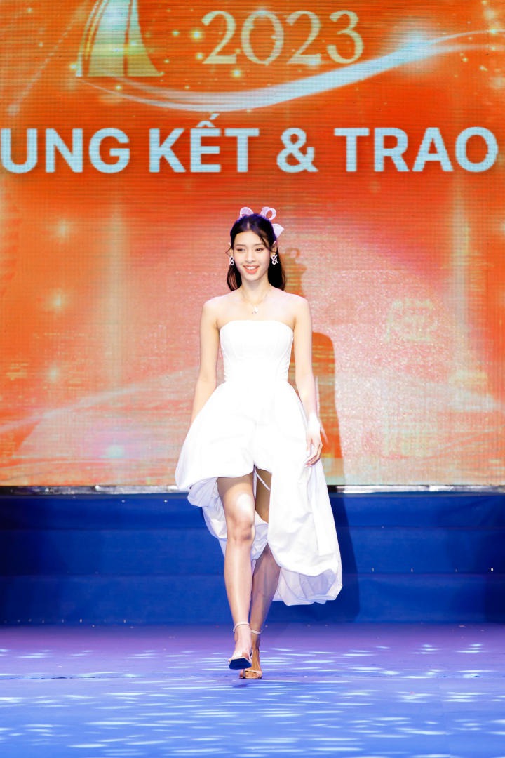 Nữ sinh Nguyễn Thị Tuyết Nhung đăng quang Hoa khôi Miss HUTECH 2023 181