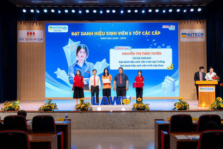 Vinh danh nỗ lực sinh viên Khoa Luật HUTECH, khởi động phong trào năm học mới  2025-2026 43